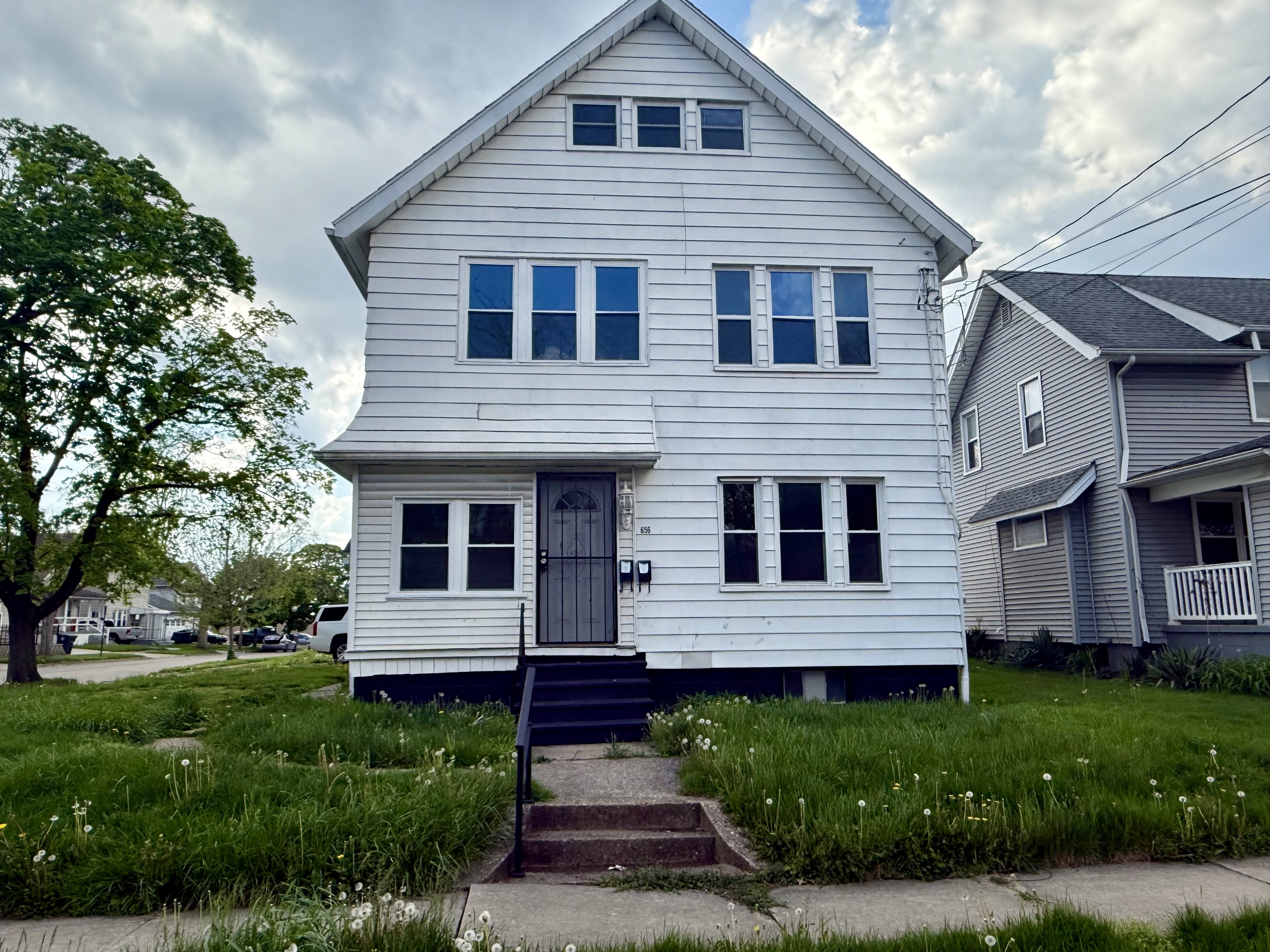 656 Hammel Street - Up