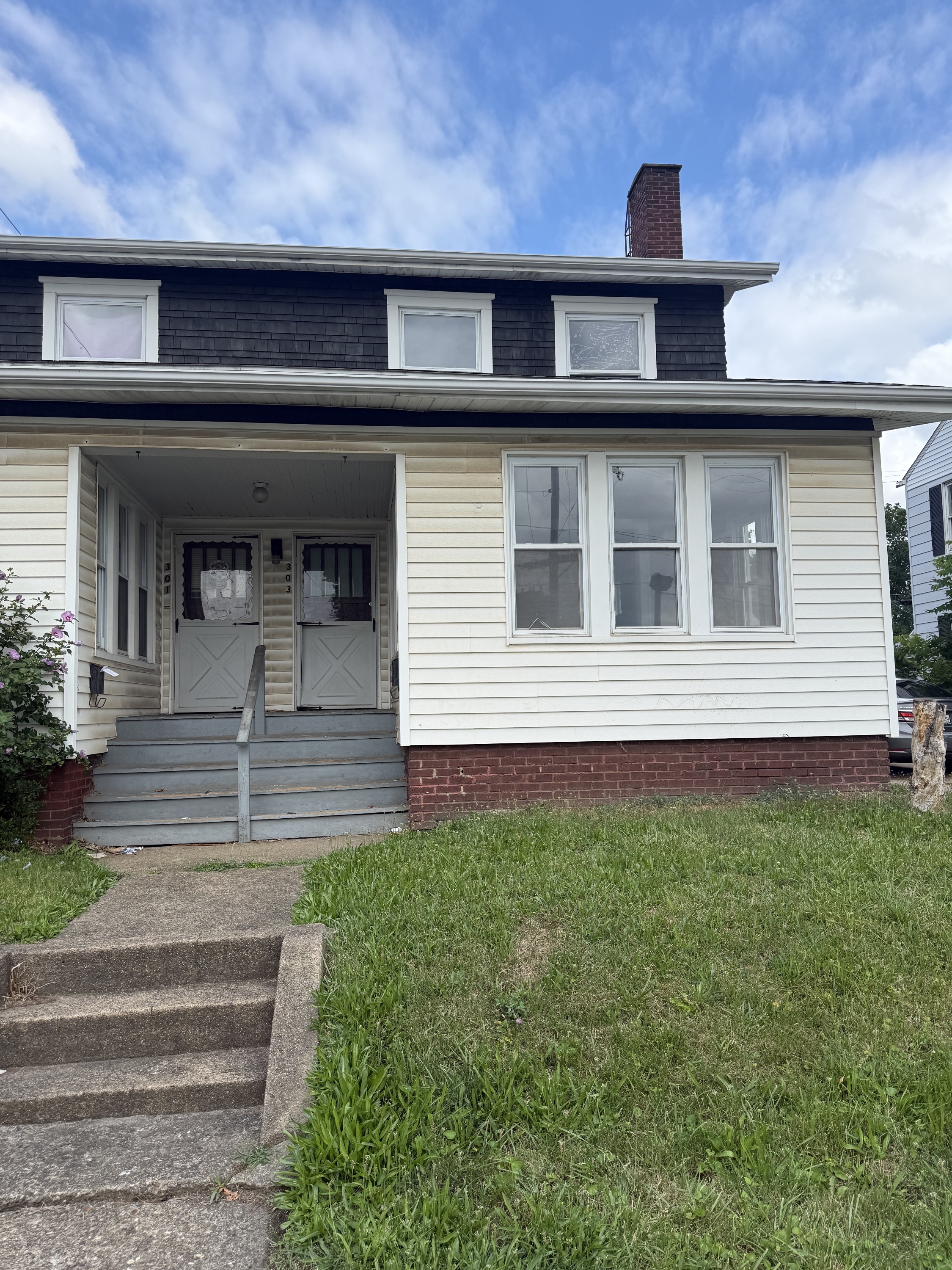 301 Roslyn Avenue Northwest - 303